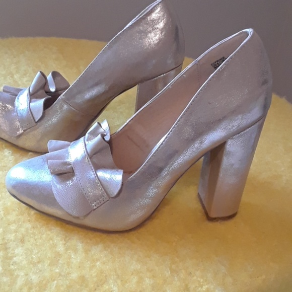 Shoes - Picture 3 of 6